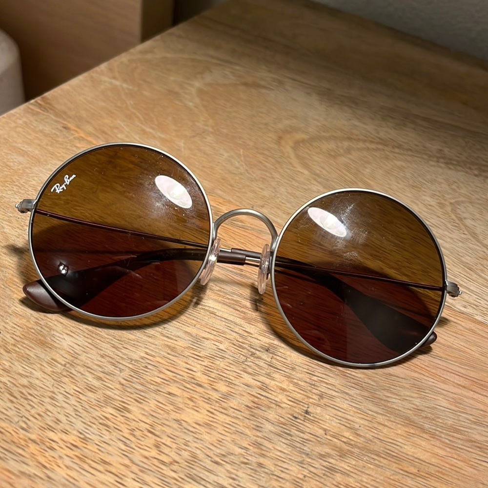 Ray Ban Sunglasses - practically brand new. No scratches.